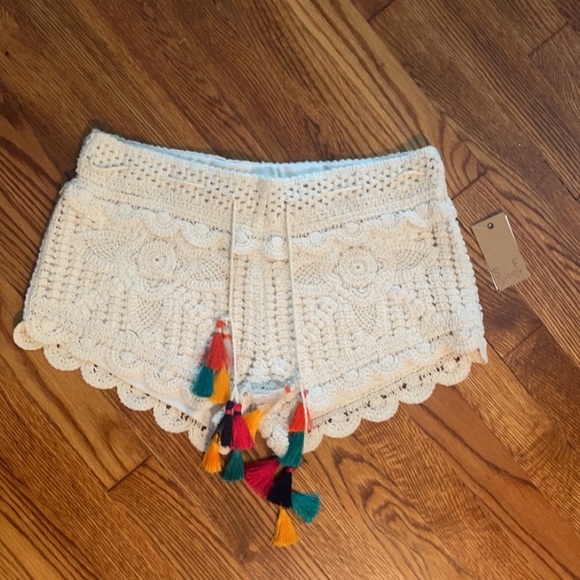 Surf Gypsy natural crochet shorts size small - Picture 2 of 3